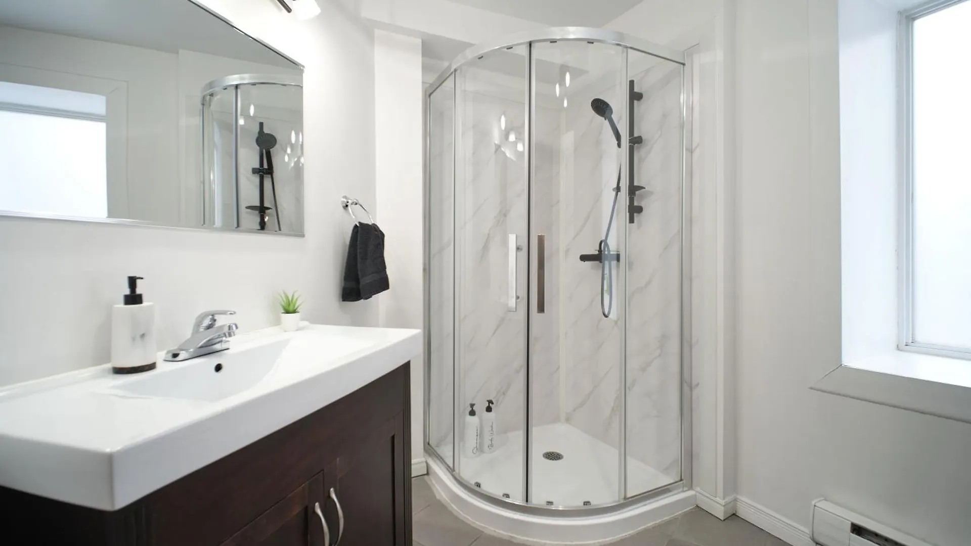 شقة Deluxe Estate // Two In One Downtown مدينة كويبيك كندا